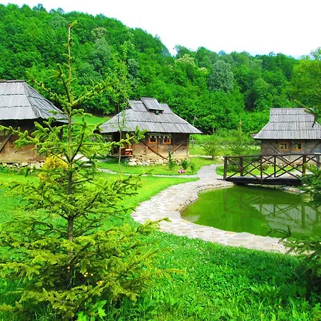 Gospodarstwo agroturystyczne Royal Village Kotromanicevo *