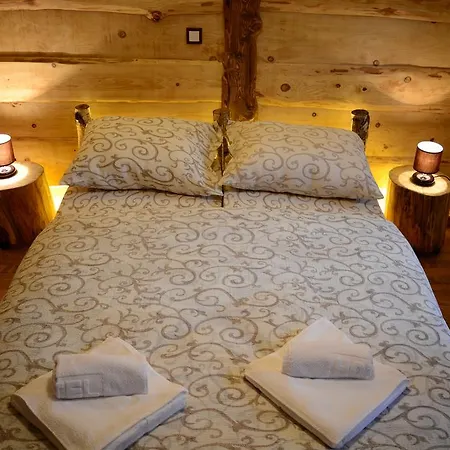 Gospodarstwo agroturystyczne Royal Village Kotromanicevo *