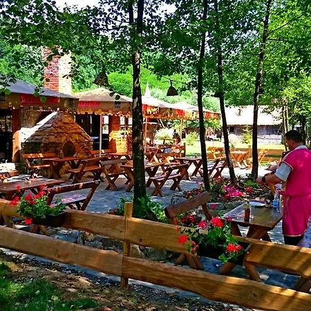 Gospodarstwo agroturystyczne Royal Village Kotromanicevo