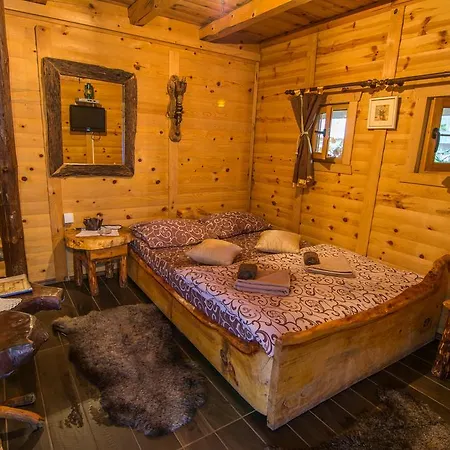 Gospodarstwo agroturystyczne Royal Village Kotromanicevo *