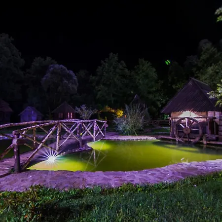 Gospodarstwo agroturystyczne Royal Village Kotromanicevo *
