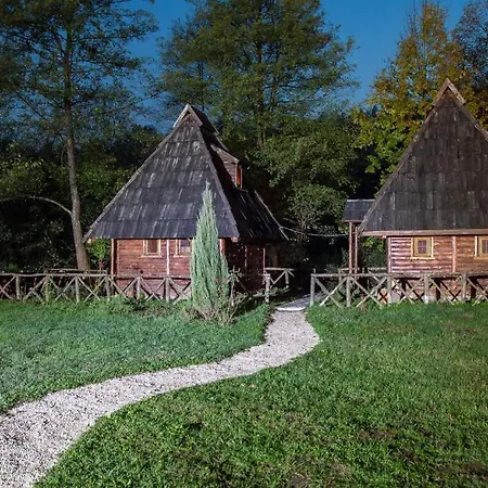 Gospodarstwo agroturystyczne Royal Village Kotromanicevo