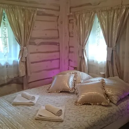Gospodarstwo agroturystyczne Royal Village Kotromanicevo *