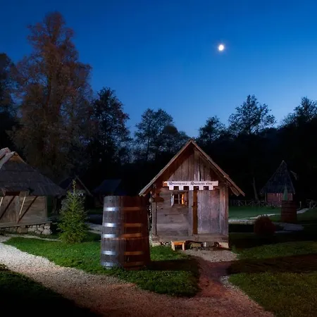 Gospodarstwo agroturystyczne Royal Village Kotromanicevo *